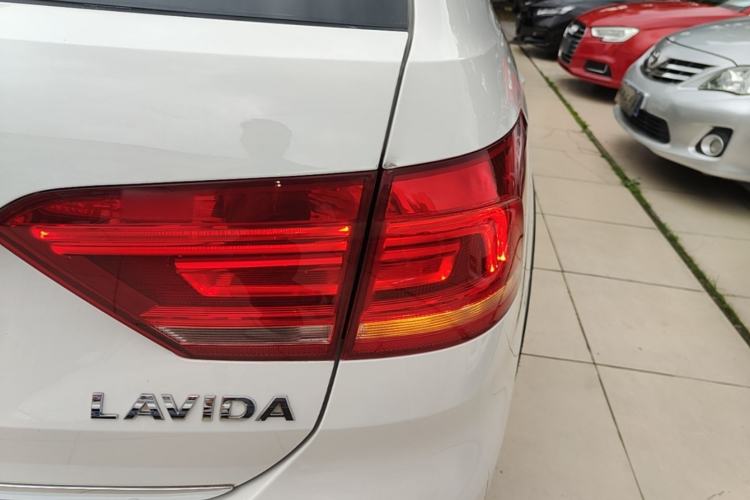 Used Volkswagen Cross Lavida 2014 1.6L Automatic Exterior 3