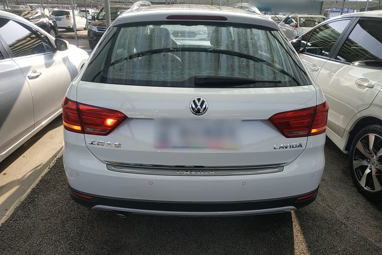 Used Volkswagen Cross Lavida 2014 1.6L Automatic Exterior 4