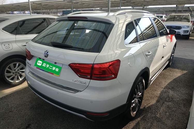 Used Volkswagen Cross Lavida 2014 1.6L Automatic Exterior 5