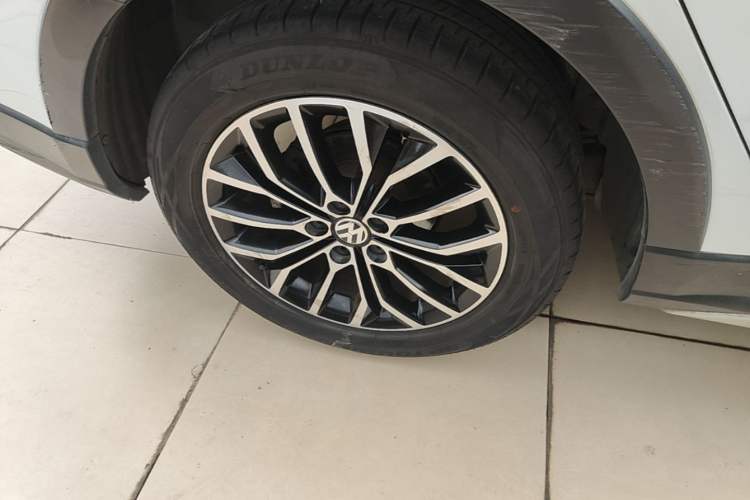 Used Volkswagen Cross Lavida 2014 1.6L Automatic Exterior 5