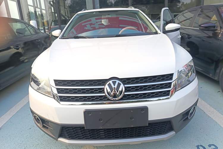 Used Volkswagen Cross Lavida 2014 1.4TSI DSG Front