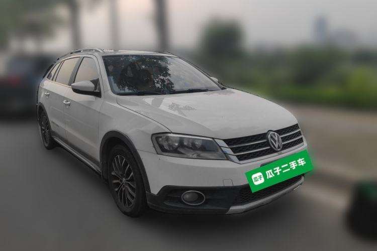 Used Volkswagen Cross Lavida 2014 1.4TSI DSG Front Right 45 Deg