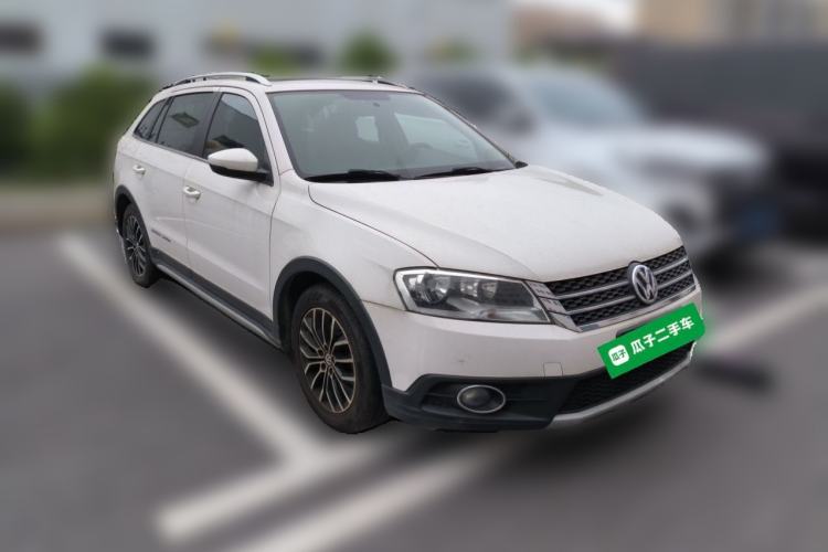 Used Volkswagen Cross Lavida 2014 1.4TSI DSG Front Right 45 Deg