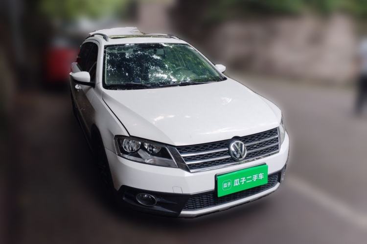Used Volkswagen Cross Lavida 2014 1.4TSI DSG Front Right 45 Deg