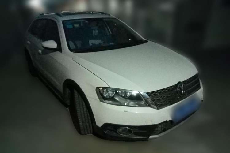 Used Volkswagen Cross Lavida 2014 1.4TSI DSG Front Right 45 Deg
