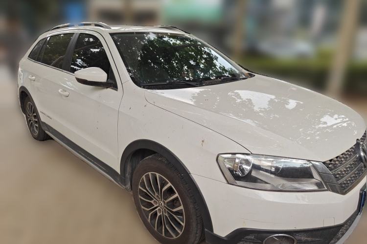 Used Volkswagen Cross Lavida 2014 1.4TSI DSG Front Right 45 Deg