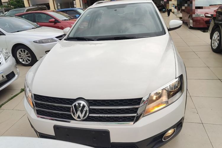 Used Volkswagen Cross Lavida 2014 1.6L Automatic Front
