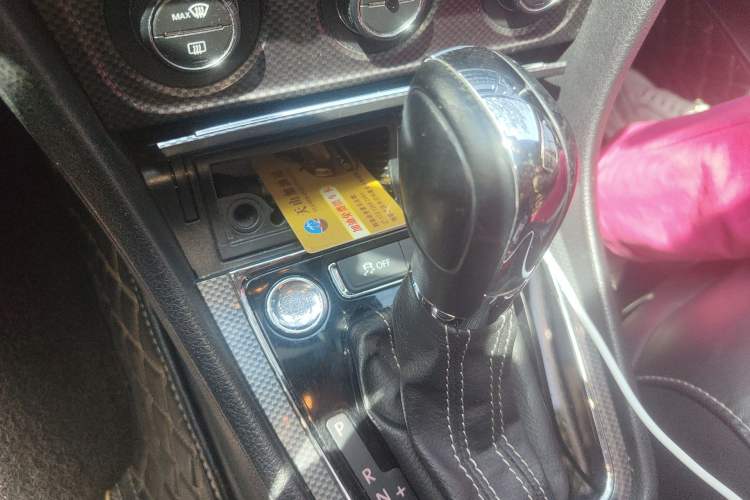 Used Volkswagen Cross Lavida 2014 1.6L Automatic Gear Lever