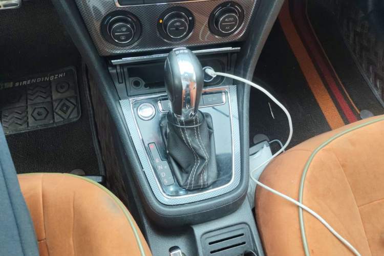 Used Volkswagen Cross Lavida 2014 1.4TSI DSG Gear Lever