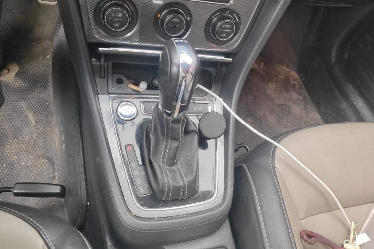 Used Volkswagen Cross Lavida 2014 1.4TSI DSG Gear Lever