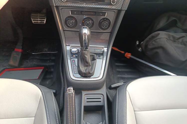 Used Volkswagen Cross Lavida 2014 1.4TSI DSG Gear Lever