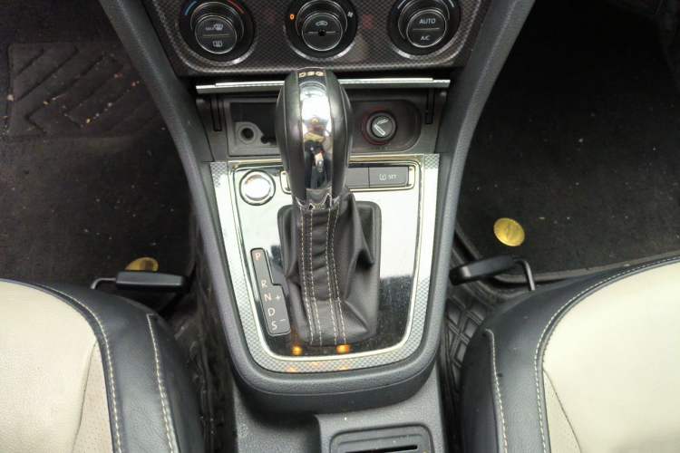 Used Volkswagen Cross Lavida 2014 1.4TSI DSG Gear Lever