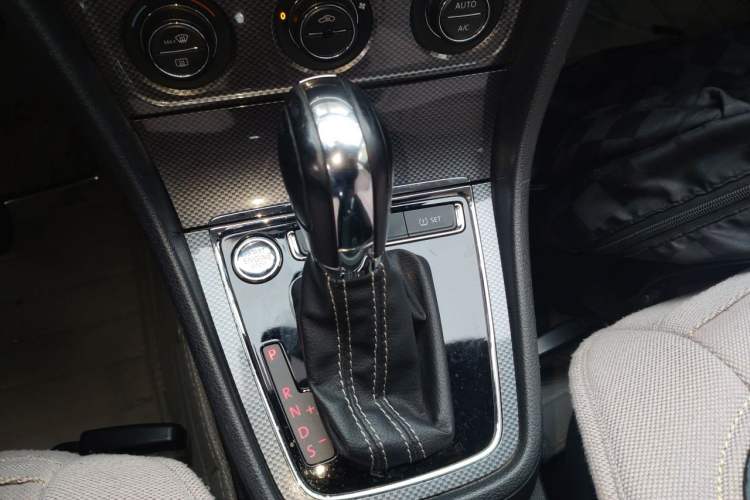 Used Volkswagen Cross Lavida 2014 1.6L Automatic Gear Lever