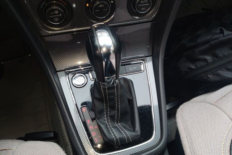 Used Volkswagen Cross Lavida 2014 1.6L Automatic Gear Lever