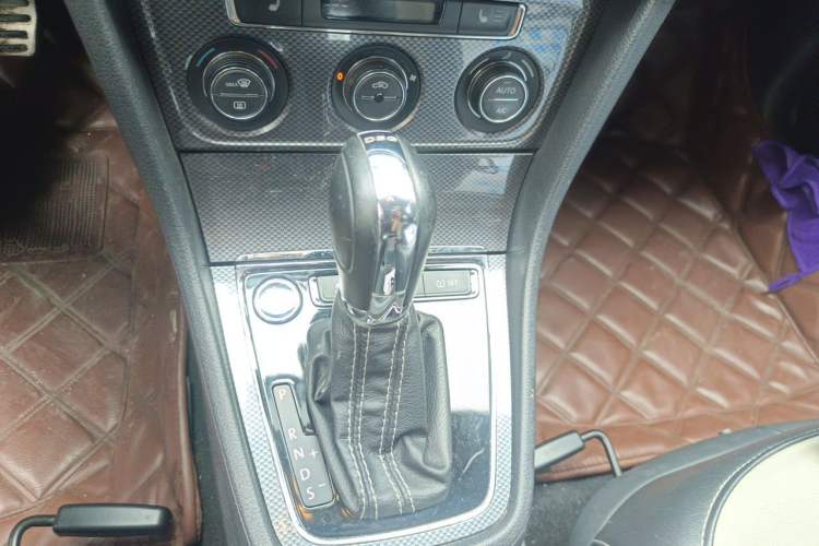 Used Volkswagen Cross Lavida 2014 1.4TSI DSG Gear Lever
