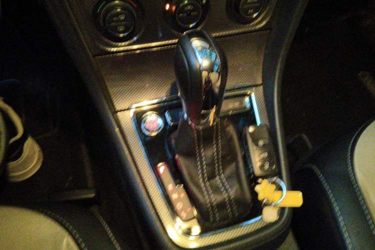 Used Volkswagen Cross Lavida 2014 1.6L Automatic Gear Lever