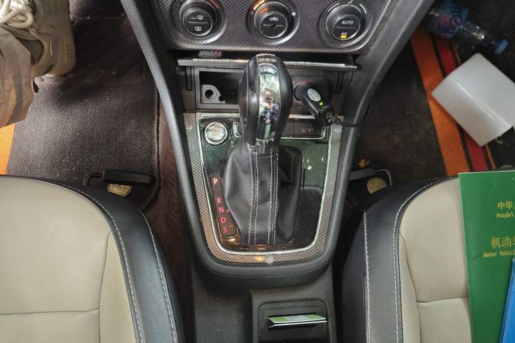 Used Volkswagen Cross Lavida 2014 1.4TSI DSG Gear Lever