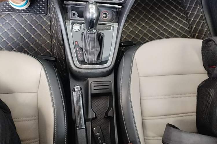 Used Volkswagen Cross Lavida 2014 1.4TSI DSG Gear Lever