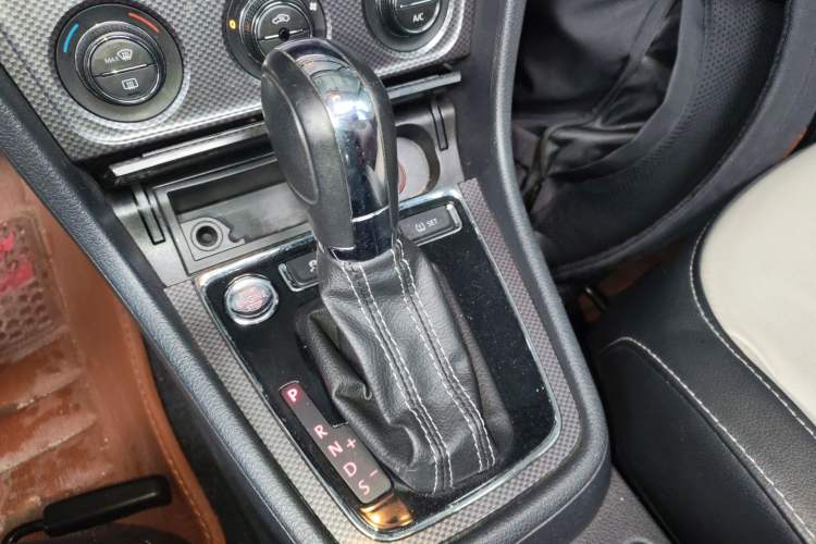 Used Volkswagen Cross Lavida 2014 1.6L Automatic Gear Lever