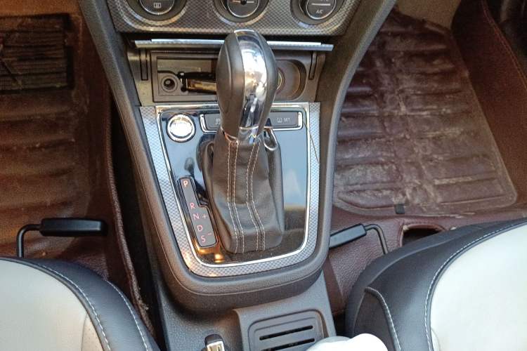 Used Volkswagen Cross Lavida 2014 1.6L Automatic Gear Lever