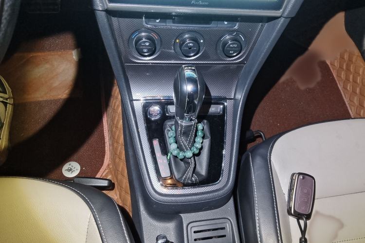Used Volkswagen Cross Lavida 2014 1.4TSI DSG Gear Lever
