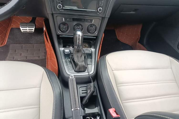 Used Volkswagen Cross Lavida 2014 1.4TSI DSG Gear Lever
