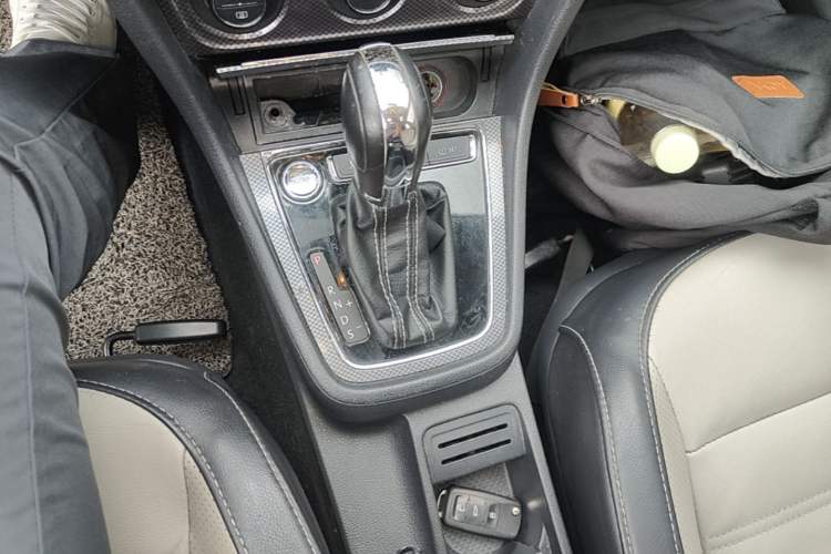 Used Volkswagen Cross Lavida 2014 1.6L Automatic Gear Lever