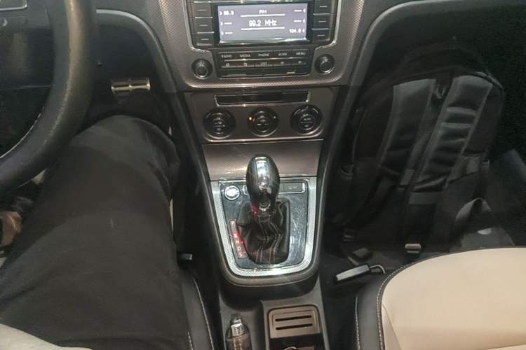 Used Volkswagen Cross Lavida 2014 1.6L Automatic Gear Lever