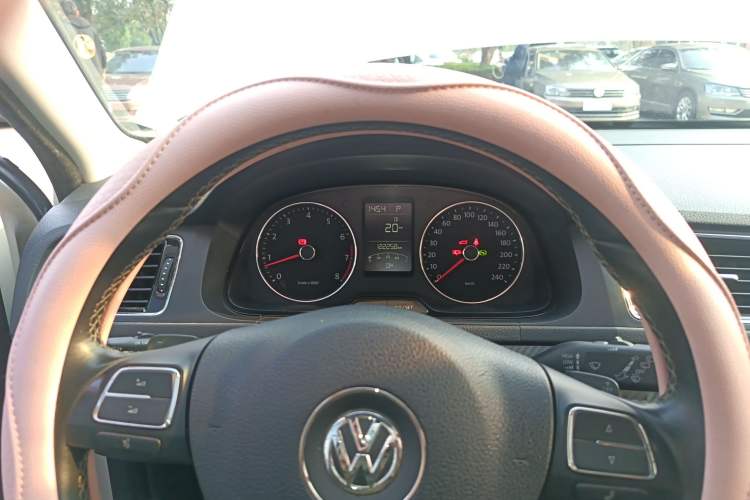 Used Volkswagen Cross Lavida 2014 1.4TSI DSG Instrument Cluster