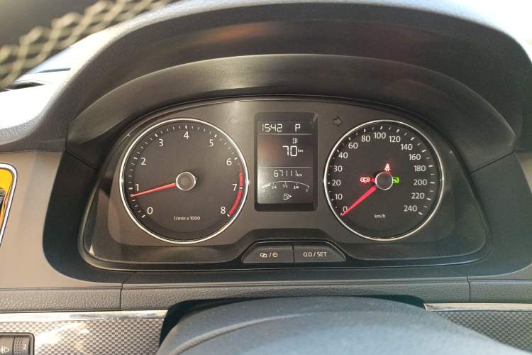 Used Volkswagen Cross Lavida 2014 1.6L Automatic Instrument Cluster