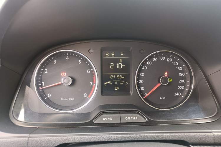 Used Volkswagen Cross Lavida 2014 1.4TSI DSG Instrument Cluster