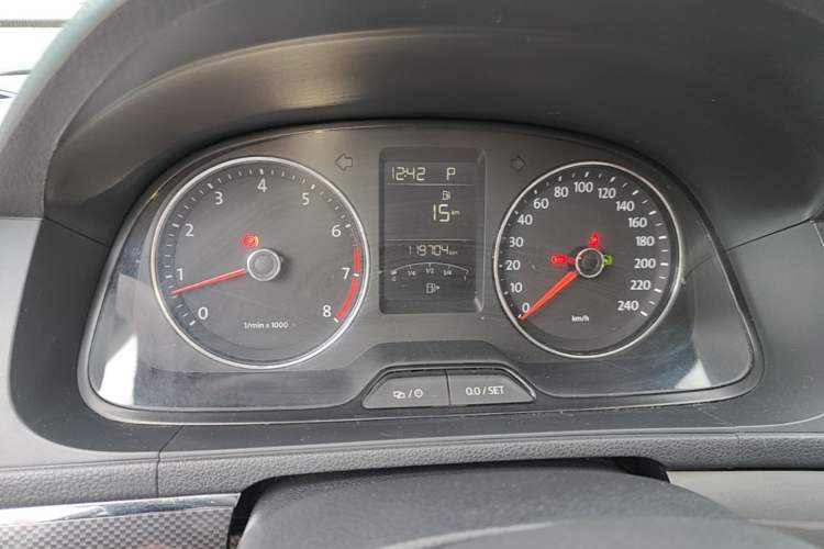 Used Volkswagen Cross Lavida 2014 1.6L Automatic Instrument Cluster