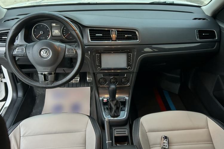 Used Volkswagen Cross Lavida 2014 1.6L Automatic Interior 1