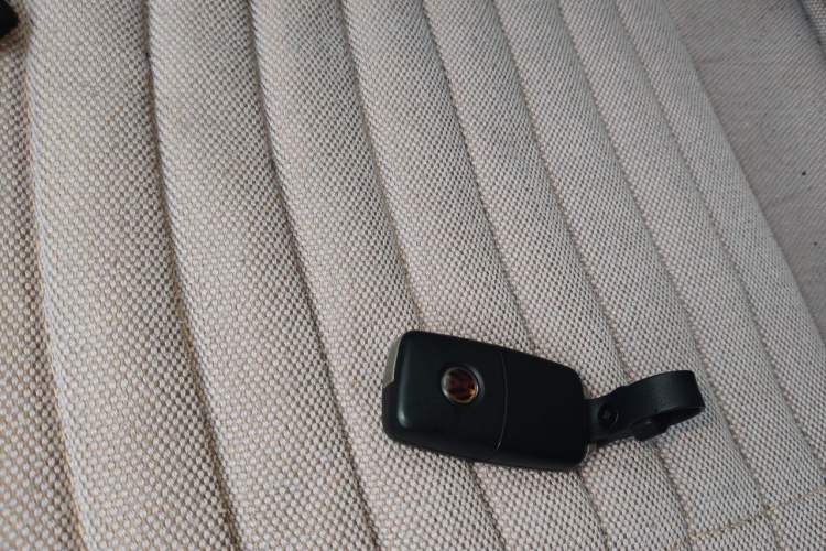 Used Volkswagen Cross Lavida 2014 1.6L Automatic Interior 1