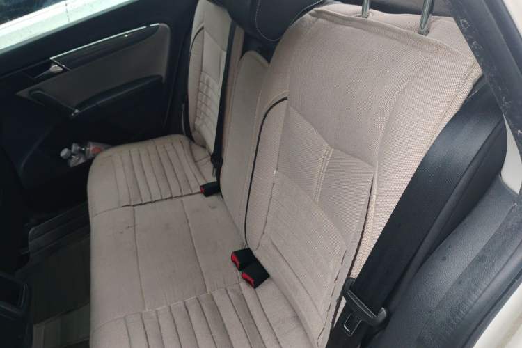 Used Volkswagen Cross Lavida 2014 1.6L Automatic Interior 4