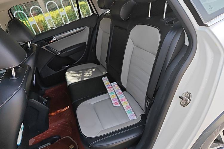 Used Volkswagen Cross Lavida 2014 1.6L Automatic Interior 4