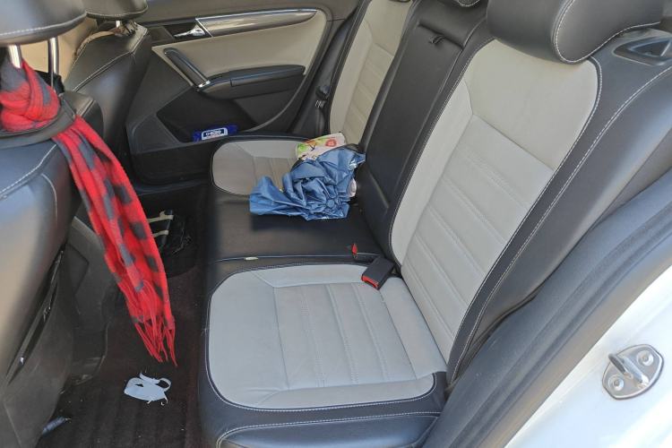 Used Volkswagen Cross Lavida 2014 1.6L Automatic Interior 4