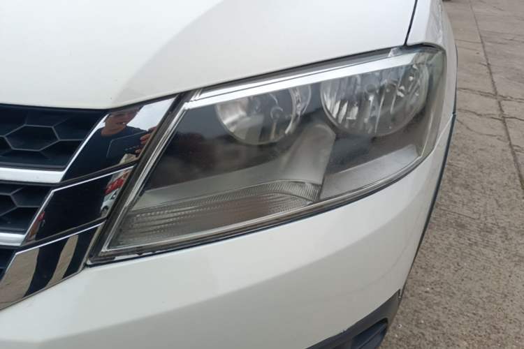 Used Volkswagen Cross Lavida 2014 1.4TSI DSG Left Front Headlight