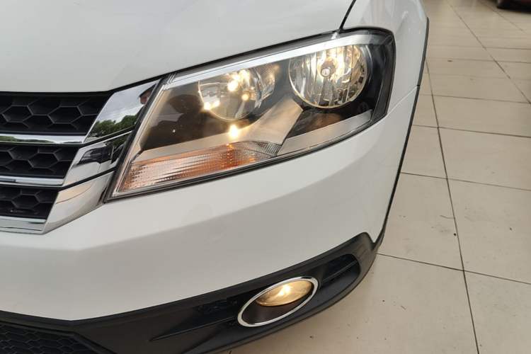 Used Volkswagen Cross Lavida 2014 1.6L Automatic Left Front Headlight