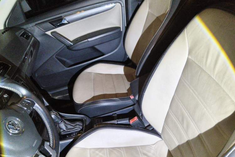 Used Volkswagen Cross Lavida 2014 1.6L Automatic Left Front Seat