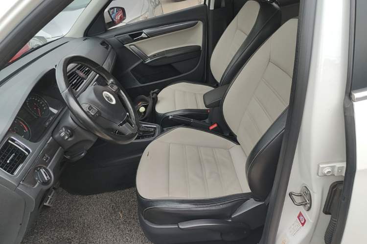 Used Volkswagen Cross Lavida 2014 1.6L Automatic Left Front Seat