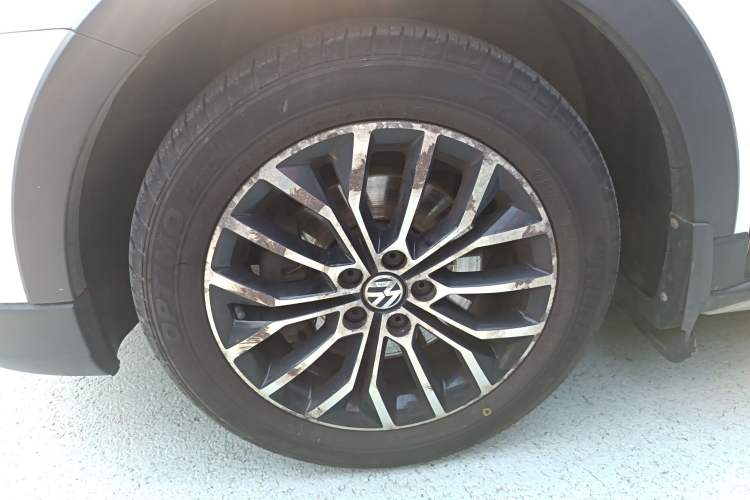Used Volkswagen Cross Lavida 2014 1.4TSI DSG Left Front Wheel Hub