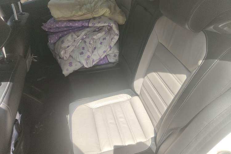 Used Volkswagen Cross Lavida 2014 1.6L Automatic Left Rear Seat