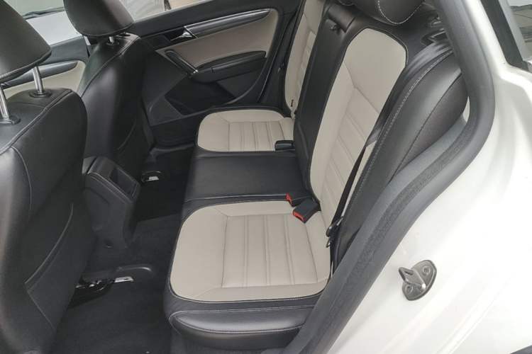 Used Volkswagen Cross Lavida 2014 1.6L Automatic Left Rear Seat