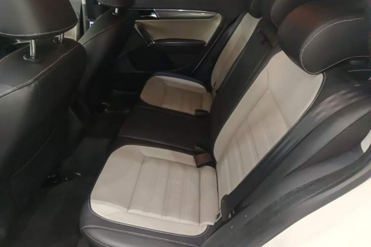 Used Volkswagen Cross Lavida 2014 1.6L Automatic Left Rear Seat