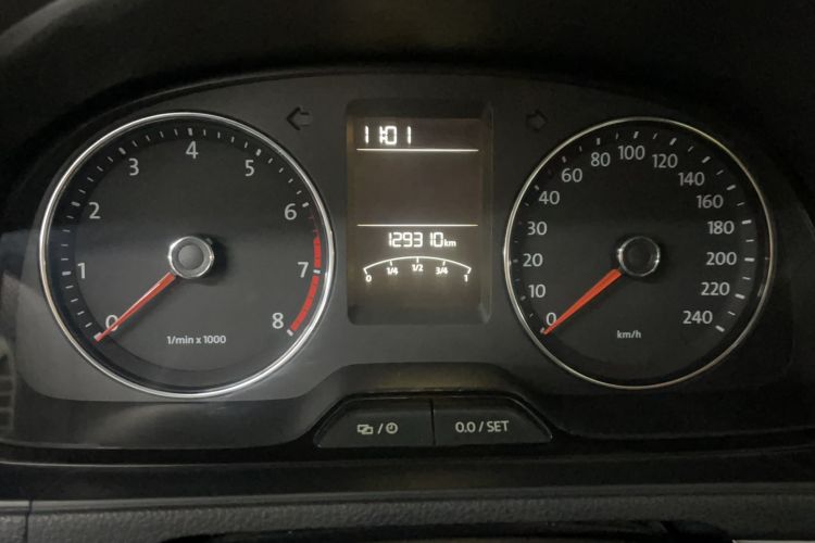 Used Volkswagen Cross Lavida 2014 1.4TSI DSG Odometer Close Up