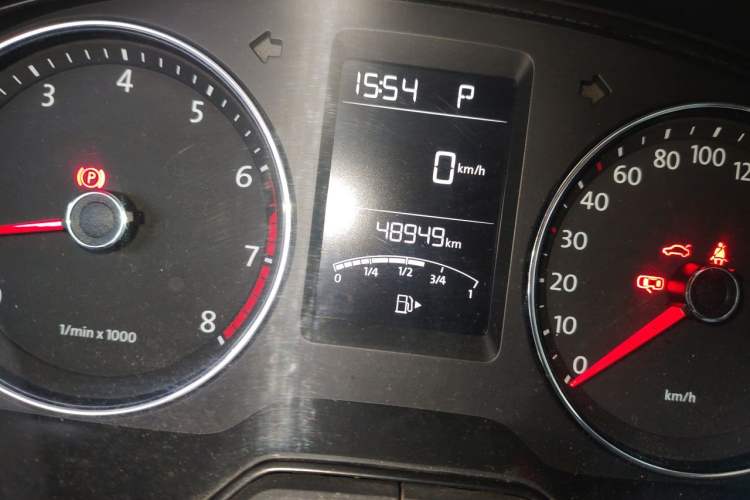 Used Volkswagen Cross Lavida 2014 1.6L Automatic Odometer Close Up