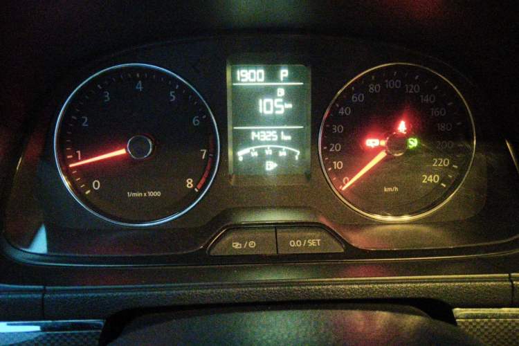 Used Volkswagen Cross Lavida 2014 1.6L Automatic Odometer Close Up