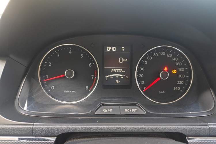 Used Volkswagen Cross Lavida 2014 1.4TSI DSG Odometer Close Up