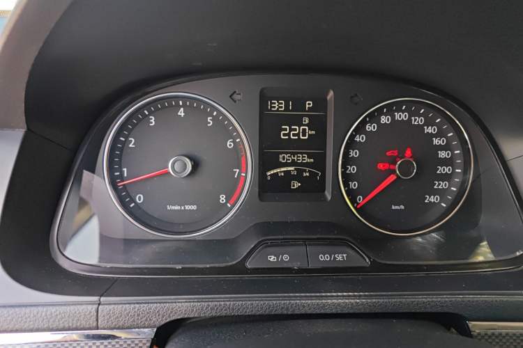 Used Volkswagen Cross Lavida 2014 1.6L Automatic Odometer Close Up